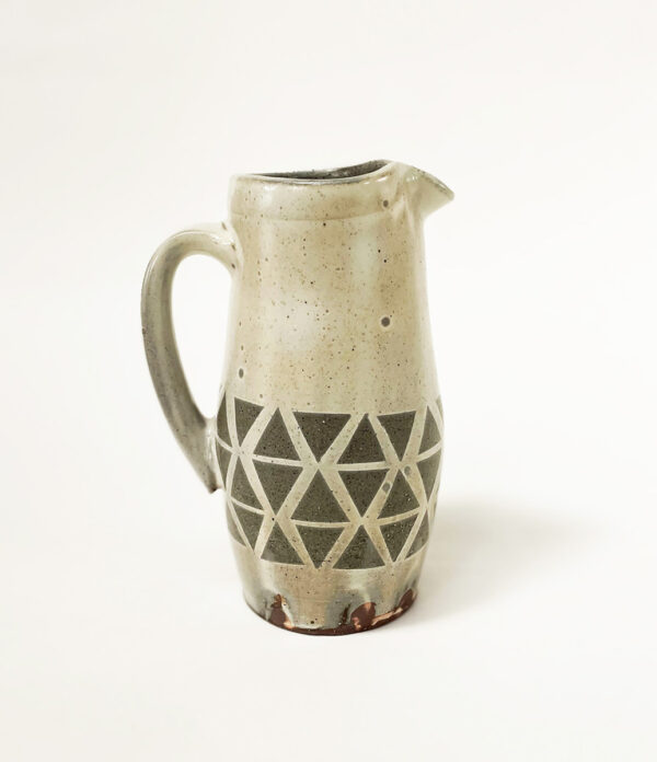 PITCHERS & TRAYS