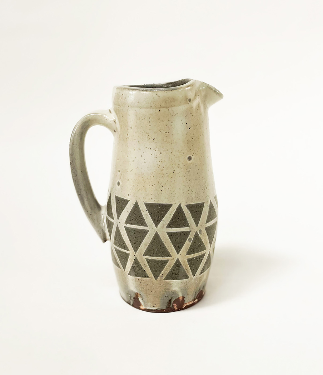 PITCHERS & TRAYS