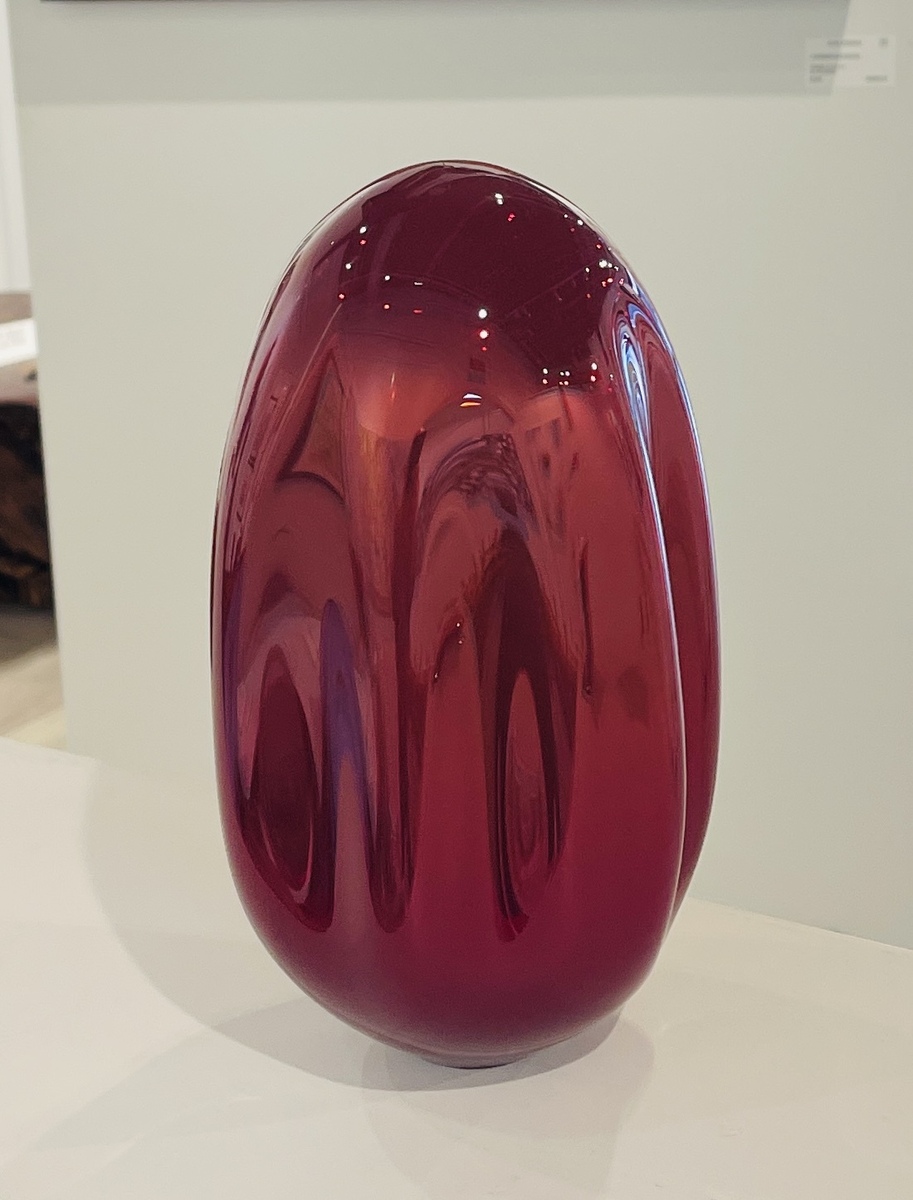 RED MIRRORED FORM