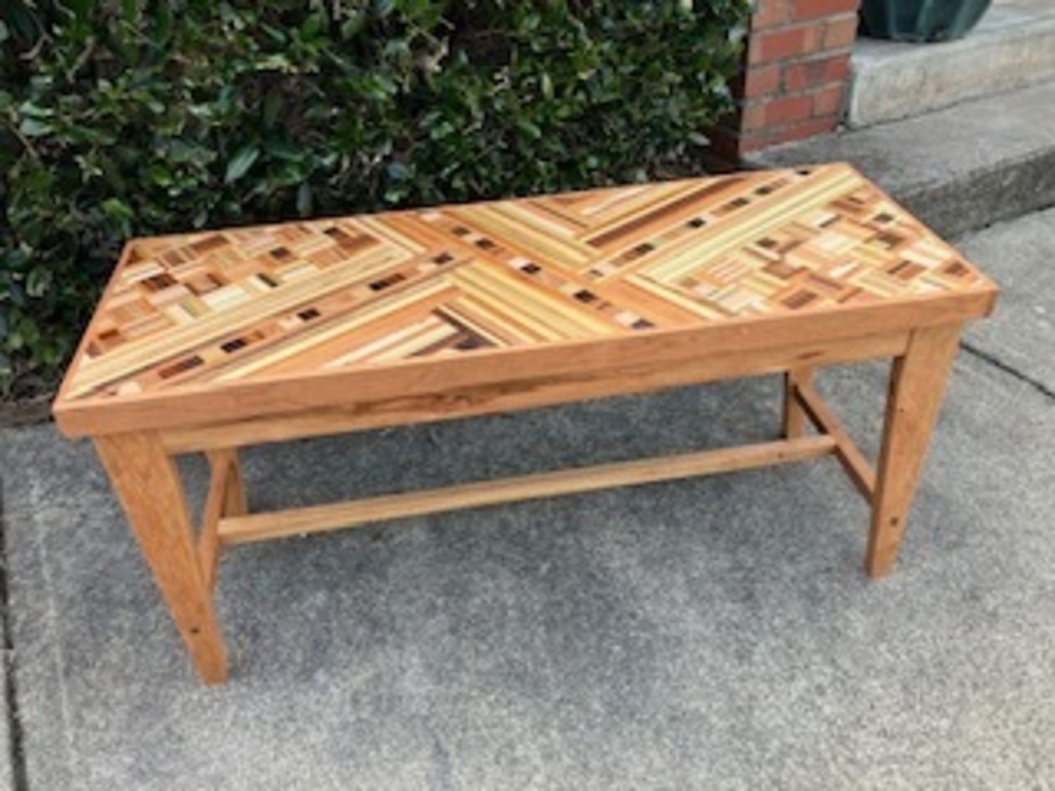 BENCH 002